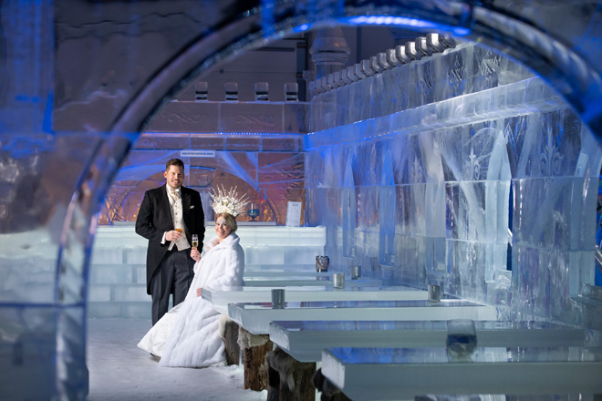 Kuva: Kemi Wedding couple Ice Restaurant 365 Kuva: Kemi Wedding couple Ice Restaurant 365