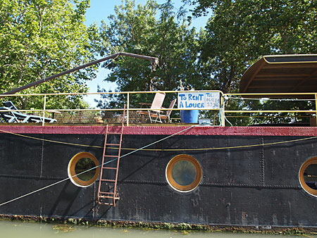 Hostel-tasoista proomumajoitusta Hostel-tasoista proomumajoitusta