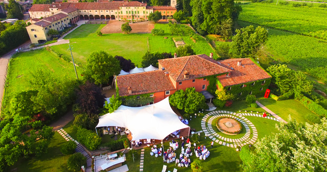 Häät Italiassa huvilassa Häät Italiassa huvilassa