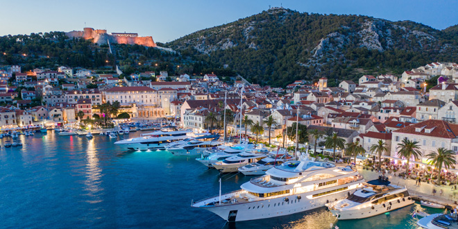 Kroatian saariston helmi Hvar on täydellinen häämatkakohde Kroatian saariston helmi Hvar on täydellinen häämatkakohde