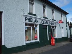 Ballinaclash'in supermarket ja pub